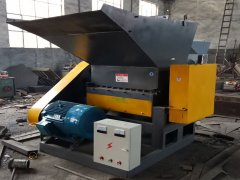 新型塑料粉碎机将有效改变大体积周转箱破碎难